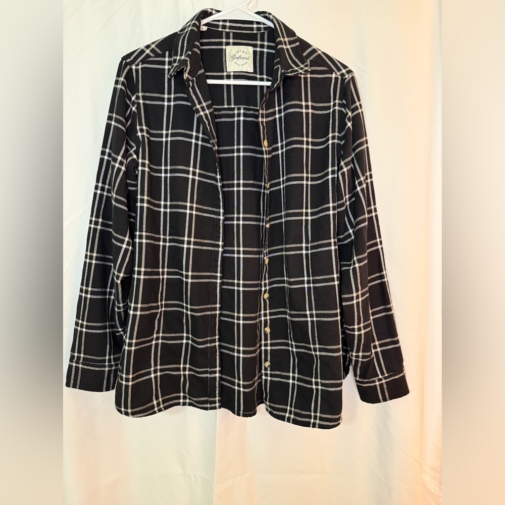 Black & white plaid button up.